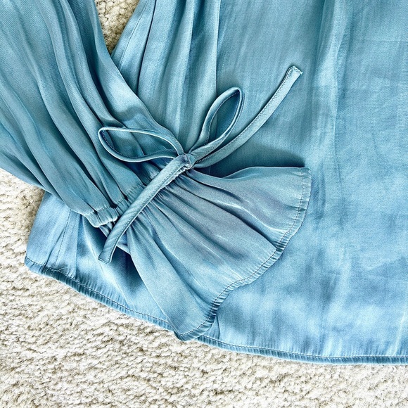 ⚡️PAIGE LUXE MATTE SATIN BLOUSE⚡️SIZE MEDIUM - Picture 4 of 9